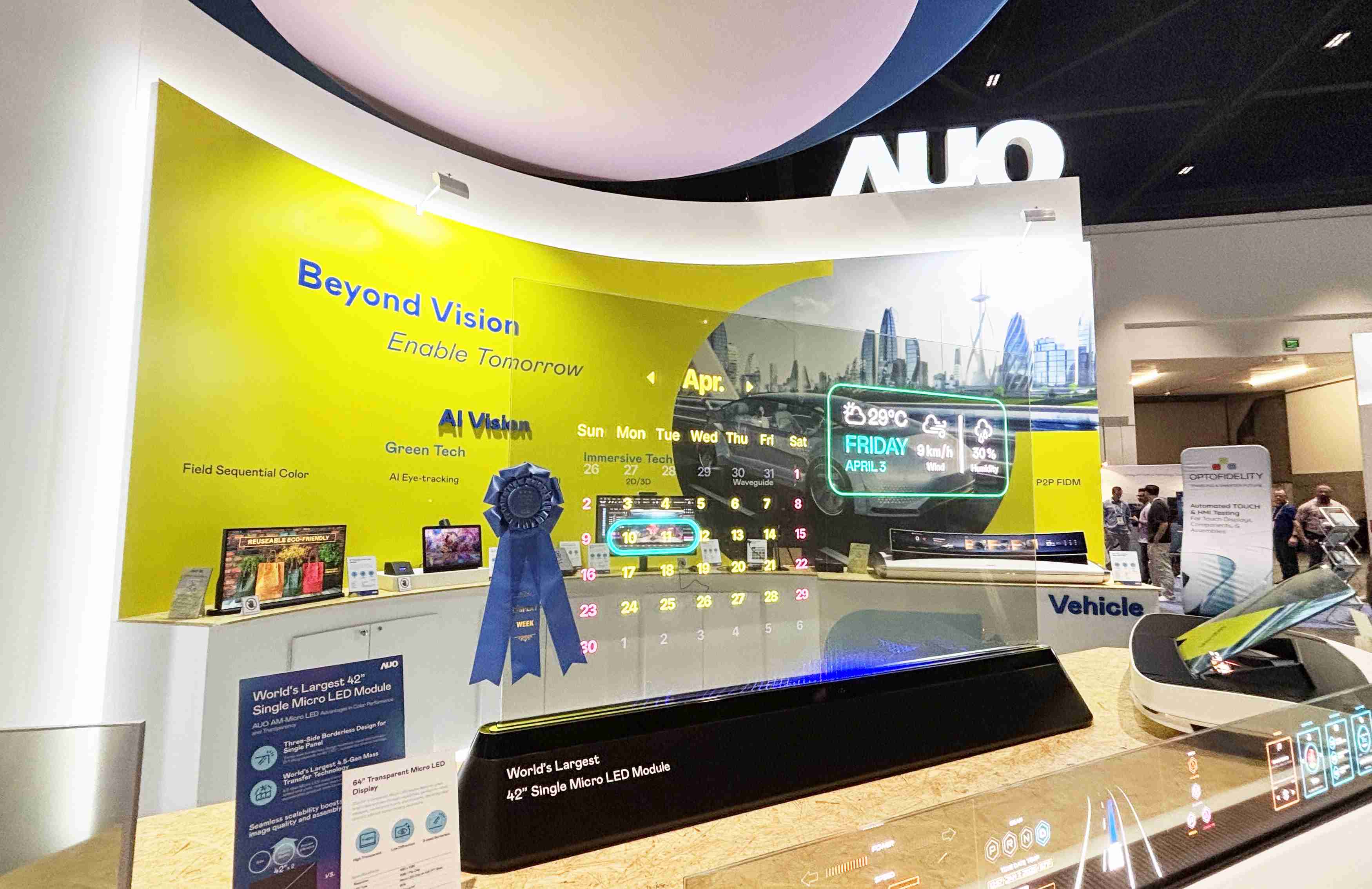 森林舞会64吋透明Micro LED显示器获〝最佳Micro LED技术应用奖〞，，，其绝妙的透明穿透特性，，，同时具备1,000 nits的高亮度表现，，并透过精细的无缝拼接延伸，，可依需求灵活应用于多元场域，，，展现出Micro LED显示技术划时空的无限潜力